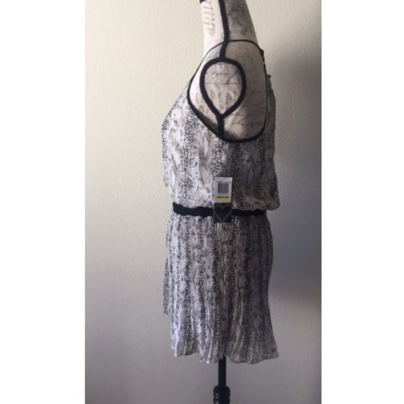 Urban Hearts Snake Printed Romper Medium NWT - Picture 2 of 7